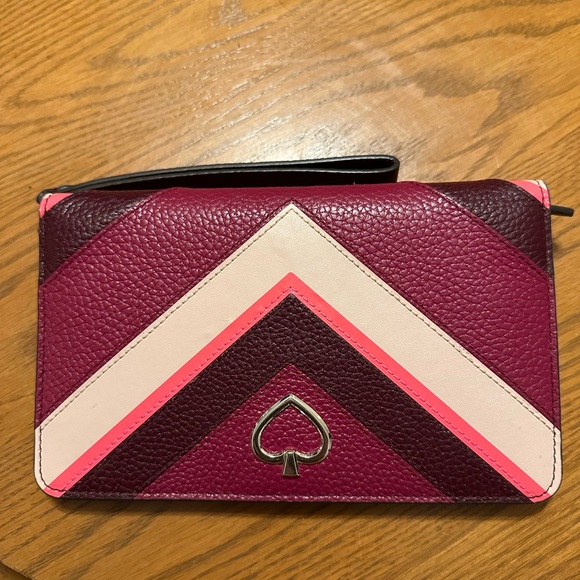 Kate Spade Chevron wristlet - Picture 2 of 13